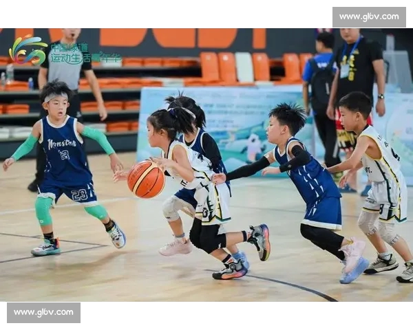 今日篮球赛事聚焦：精彩对决引爆全场明星球员争锋争锋谁能笑傲赛场